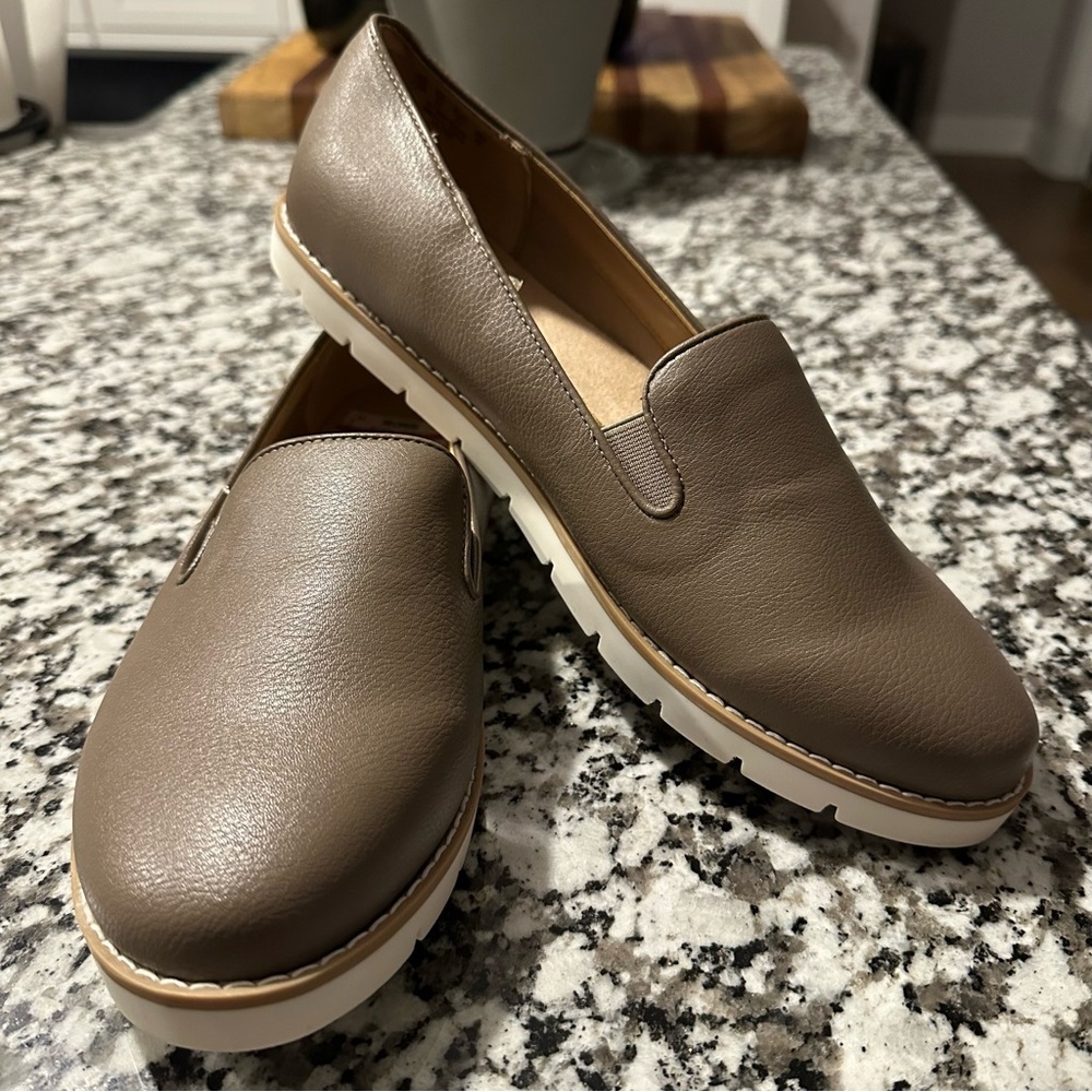 Life Stride Simply Comfort Mushroom Taupe slip on Loafers women’s sz 12 NWOT